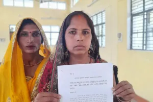 विपाक्षियों पर सरकारी भूमि पर  पक्के भवन का निर्माण करने का आरोप, उच्चाधिकारियों से शिकायत 