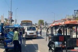  सख्ती के बाद भी  नही बंद हो रहे हैं। चौराहे का अवैध स्टैंड