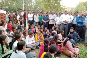 छात्रवृत्ति समस्या को लेकर कृषि विश्वविद्यालय के छात्र-छात्राओं ने फिर काटा हंगामा 