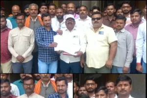 खाद विक्रेताओं ने विकास भवन में की जमकर नारेबाज़ी चीनी मिल पर गाँव-गाँव खाद बेचने का आरोप 