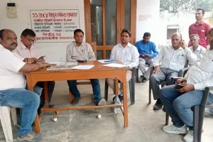 SDM आलापुर की टीम के आगे हड़ताली कर्मचारियों की एक न चली