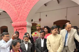 राष्ट्रीय लोक अदालत में पहुंचे न्यायमूर्ति सचिव विवेक वर्मा दिव्यांगो को किया लाभाविंत बार एसोसिएसन के अध्यक्ष सहित मौजूद रहे कई समाज सेवी