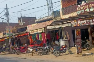 सप्ताहिक बंदी में खुली रहती है आधी दुकानें