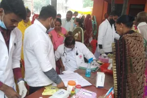 नि:शुल्क स्वास्थ्य शिविर में 170 लोगों ने कराई जांच, दवा वितरित