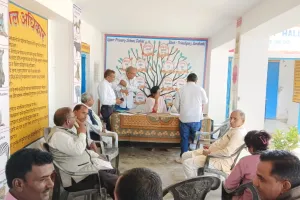 एक ही व्यक्ति को दिए गए सभी विद्यालयों के टेंडर बाकी ठेकेदारों को नही दी गई जानकारी