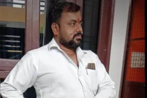 अवैध पिस्टल व पुलिस की टोपी लगाकर एक युवक की फोटो सोशल मीडिया पर खूब वायरल