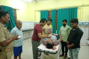 तेज रफ्तार अनियंत्रित मोटरसाइकिल मिट्टी में घुसी चाचा की मौत, भतीजा घायल