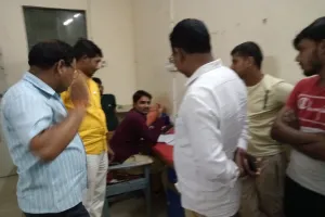  बिजली दफ्तरों पर लटके ताले, हजारों घरों की बत्ती गुल, उपभोक्ताओं ने कुमारगंज की सप्लाई कराई चालू