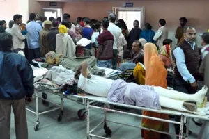 तेज रफ्तार ट्रक ने ऑटो में पीछे से मारी टक्कर, ऑटो पलटा तथा उड़े परखच्चे,सड़क दुर्घटना में ऑटो चालक की हुई दर्दनाक मौत व सात लोग घायल