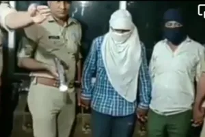 अतीक के कार्यालय पर छापा। अशलहो  का जखीरा तथा 70लाख रुपए बरामद