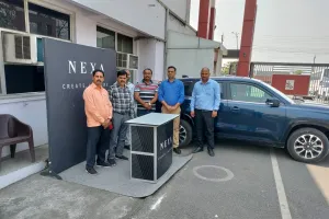 आईजीएल के एस के शुक्ल के मार्गदर्शन में फैक्ट्री गेट पर मारुति सुजुकी की नई ग्रांड विटारा का प्रदर्शनी लगी