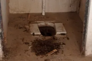 सरकारी स्कूल का शौचालय बद से बदतर,निरीक्षण में दिखी कमियां