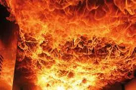  रिफाइंड ऑयल के गोदाम में लगी भयानक आग, इलाके में मचा हड़कंप 