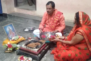 विश्व कल्याण के लिए घर-घर आयोजित हुआ गायत्री महायज्ञ व पूजन