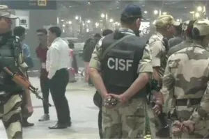 दिल्ली एयरपोर्ट पर मचा हड़कंप 