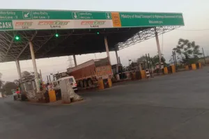 5 से ₹10 टोल टैक्स देना होगा अधिक हो जाएं सावधान