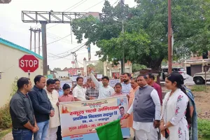 परिषदीय स्कूलों के विद्यार्थियों में बंटी किताबें 