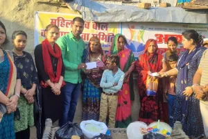 सामाजिक संस्थानों ने अग्नि से पीड़ित परिवारों को अर्थिक मदद पहुंचाई