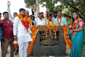 जिला पंचायत सदस्य ने सड़क का किया लोकार्पण