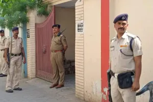 अतीक अहमद के पहुंचने से पहले प्रयागराज में बड़ी कार्रवाई।