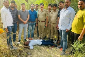 पुलिस मुठभेड़ में एक बदमाश गोली लगने से घायल ,दूसरा हुआ फरार,चोरी की बाइक व तमंचा एवं नकदी हुई बरामद