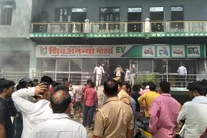 अज्ञात कारणों से लगी आग से लाखों का हुआ नुकसान