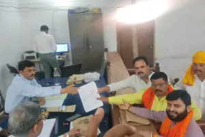 अंतिम दिन नगर पंचायत अध्यक्ष व सभासद पदों के लिए भाजपा सपा बसपा समेत निर्दल प्रत्याशियों ने किया नामांकन