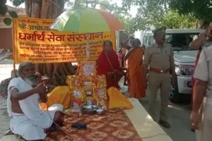 14 कोसी परिक्रमा का दूसरा जत्था पहुंचा जमथा सुरक्षा व्यवस्था में लगे चौकी प्रभारी सोम प्रताप सिंह