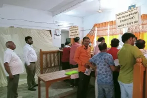 एसडीएम ने नगर पंचायत नामांकन स्थल का किया निरीक्षण, अध्यक्ष पद के 10 व सदस्य पद के 21 नामांकन पत्रों की हुई बिक्री, आज नहीं हो सका एक भी नामांकन