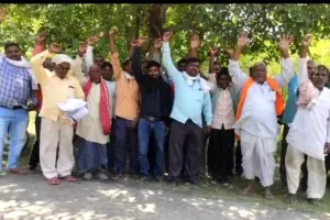 मजदूरी नहीं मिलने पर मजदूरों ने जिलाधिकारी को सौंपा ज्ञापन