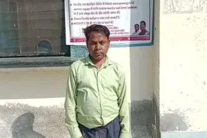 जेई विद्युत का अमानवीय चेहरा आया सामने मुंह मांगी रिश्वत न देने पर नौकरी से निकाला