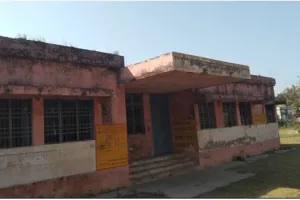 कलुआपुर प्राथमिक स्वास्थ्य केंद्र बदहाल, मरीज तो दूर डॉक्टर भी आना पसंद नही करते