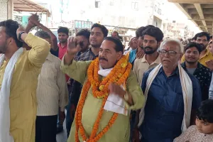  निर्दल प्रत्याशी अग्गू पंडित के समर्थन में उमड़ा जनसैलाब 