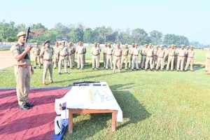 कुशीनगर : पुलिस लाइन में बलवा ड्रिल के साथ कराई गई मॉक ड्रिल