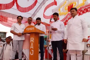 शपथ ग्रहण समारोह के दौरान नवनिर्वाचित अध्यक्ष व सभासदों ने किया शपथ ग्रहण