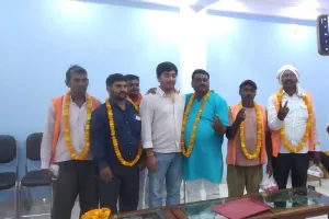 पार्षद ने सफाई कर्मियों को किया सम्मानित