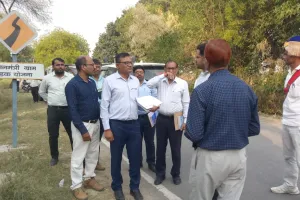 डायट के सुदृढ़ीकरण का कार्य व बभनौटी से ममहर नवनिर्मित रोड का डीएम ने किया स्थलीय निरीक्षण