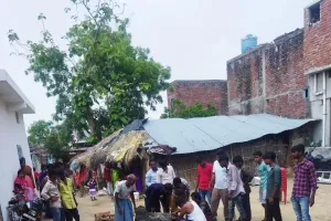 श्रावस्ती-छुट्टा मावेशी गिरा कुएं में घंटों रेस्क्यू कर ग्रामीणों ने निकाला बाहर