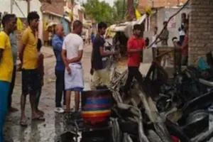 हार्डवेयर की दुकान में आग लगने से लाखों का सामान जला