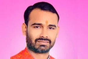 Ambedkarnagar: माफिया अजय सिंह सिपाही समेत तीन के खिलाफ गंभीर धाराओं में मुकदमा दर्ज 