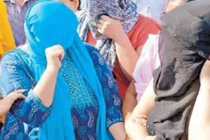 रेड में हुआ खुलासा : कुशीनगर जनपद के विभिन्न होटलो में होता हैं देह व्यापार का धंधा