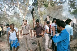 दो गांवों में लगी भीषण आग, दो दर्जन परिवारों की संपूर्ण गृहस्थी जलकर नष्ट, फायर ब्रिगेड के जवानों ने कड़ी मशक्कत के बाद आग पर पाया काबू