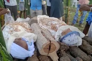 अजीबोगरीब घटना : माँ बेटे की एक चीते पर हुआ अंतिम संस्कार