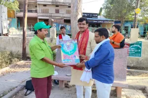 विश्व पर्यावरण दिवस  पर नगरपालिकाध्यक्ष ,श्याम सुन्दर केशरी के साथ ग्रीन गुरु जी ने किया रोपण