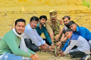 विश्व पर्यावरण दिवस पर ग्रीन गैंग व चौकी प्रभारी ने किया पौधरोपण,