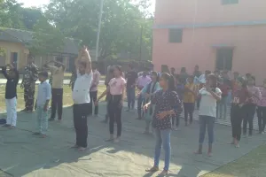 Bihar : एसएसबी गंडक बराज बी कंपनी संग स्कूली बच्चों ने पर्यावरण दिवस पर किया योगाभ्यास