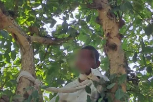 पेड़ पर चढ़कर आत्महत्या का प्रयास करने वाले व्यक्ति को सकुशल उतार कर पुलिस ने बचायी जान