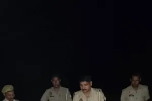 जनपद मीरजापुर के थाना राजगढ़ क्षेत्रांतर्गत 25000/- का ईनामिया गौ-तस्कर बदमाश मुठभेड़ में घायल