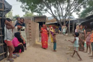 ग्राम मरकामऊ में गंदगी का अंबार कई पात्र लोगों को नहीं मिला प्रधानमंत्री आवास