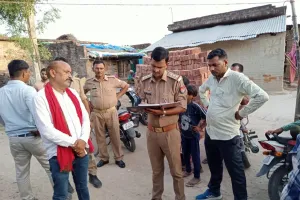 संदिग्ध परिस्थितियों में कमरें के अन्दर फंदे से लटकता मिला महिला का शव